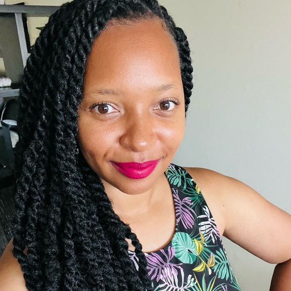 Meet your Posher, Jennifer - Picture 3 of 3